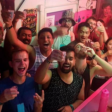 Wild & Wandering Backpacker Hostel & Bar هاد رين المظهر الخارجي الصورة