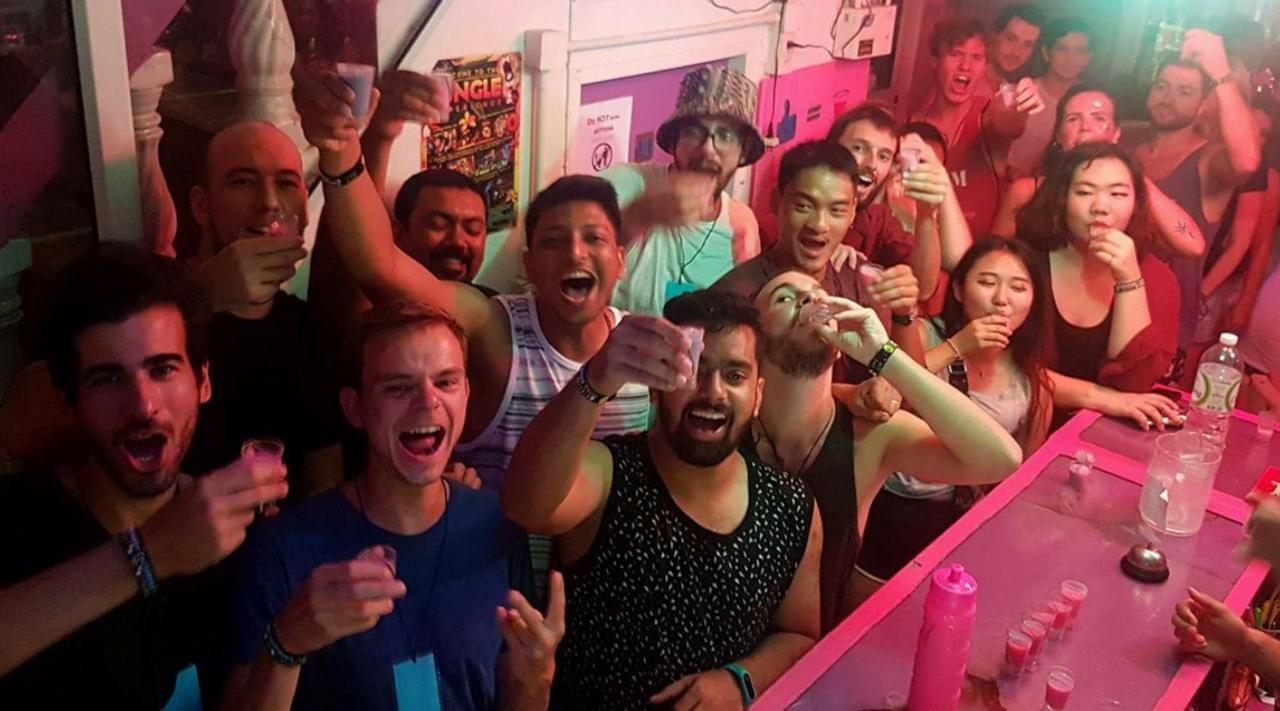 Wild & Wandering Backpacker Hostel & Bar هاد رين المظهر الخارجي الصورة