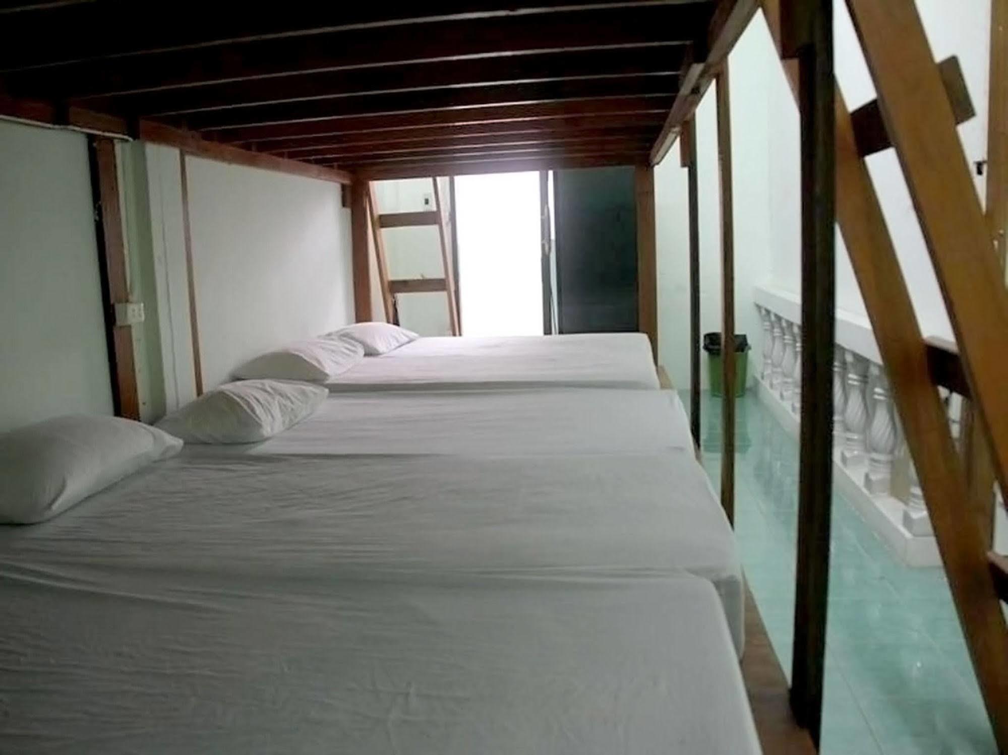 Wild & Wandering Backpacker Hostel & Bar هاد رين المظهر الخارجي الصورة
