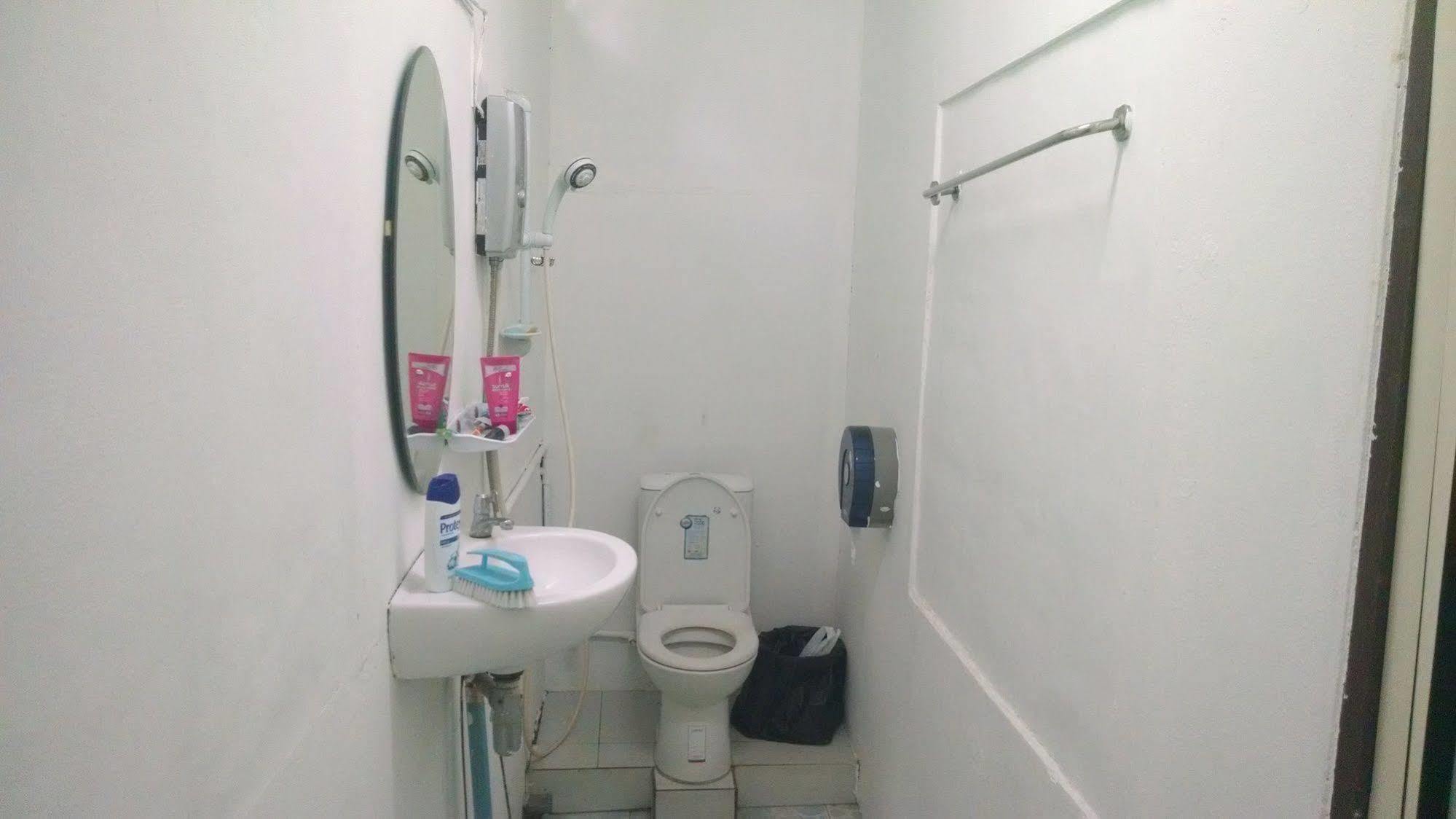 Wild & Wandering Backpacker Hostel & Bar هاد رين المظهر الخارجي الصورة