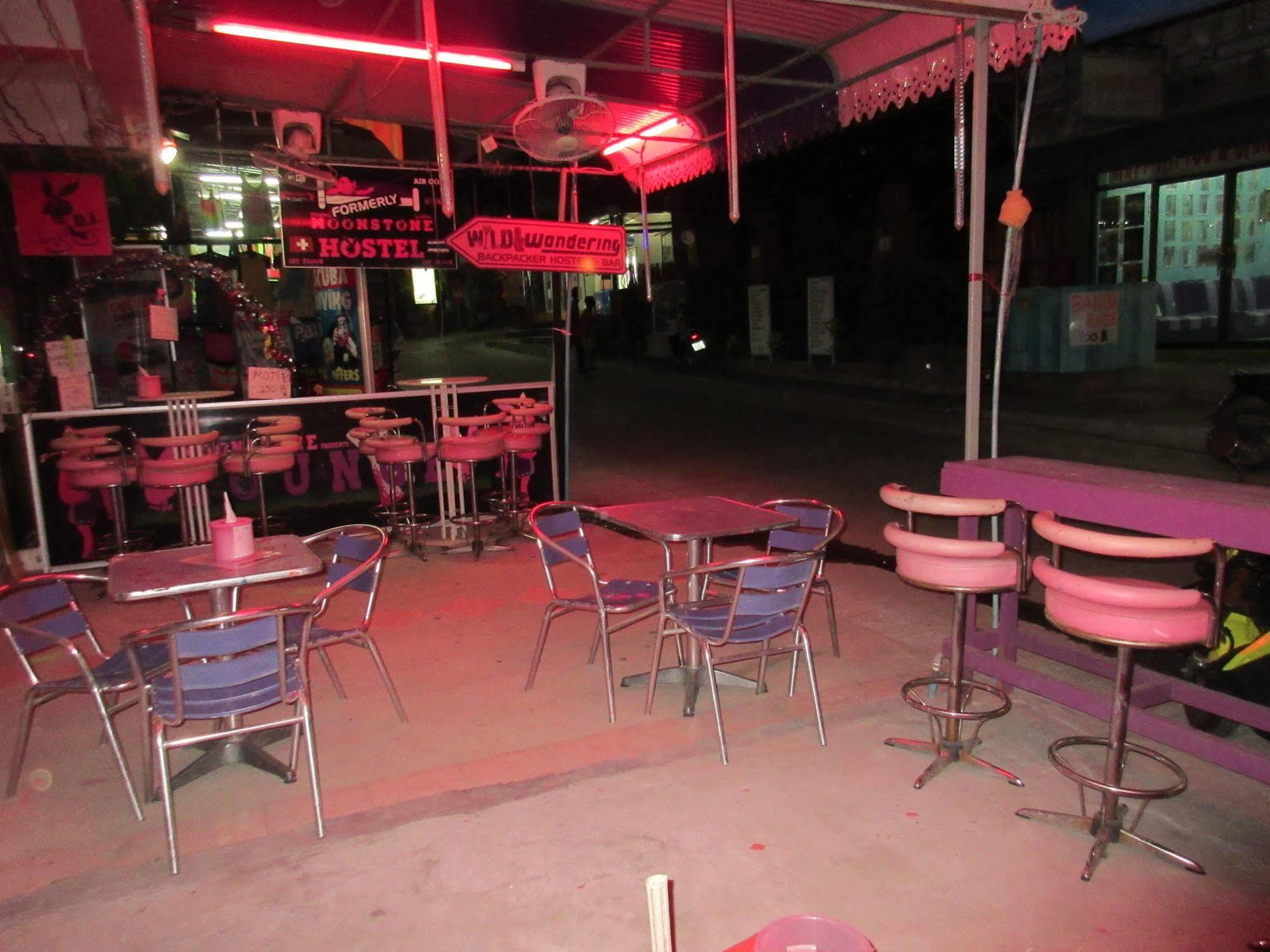 Wild & Wandering Backpacker Hostel & Bar هاد رين المظهر الخارجي الصورة