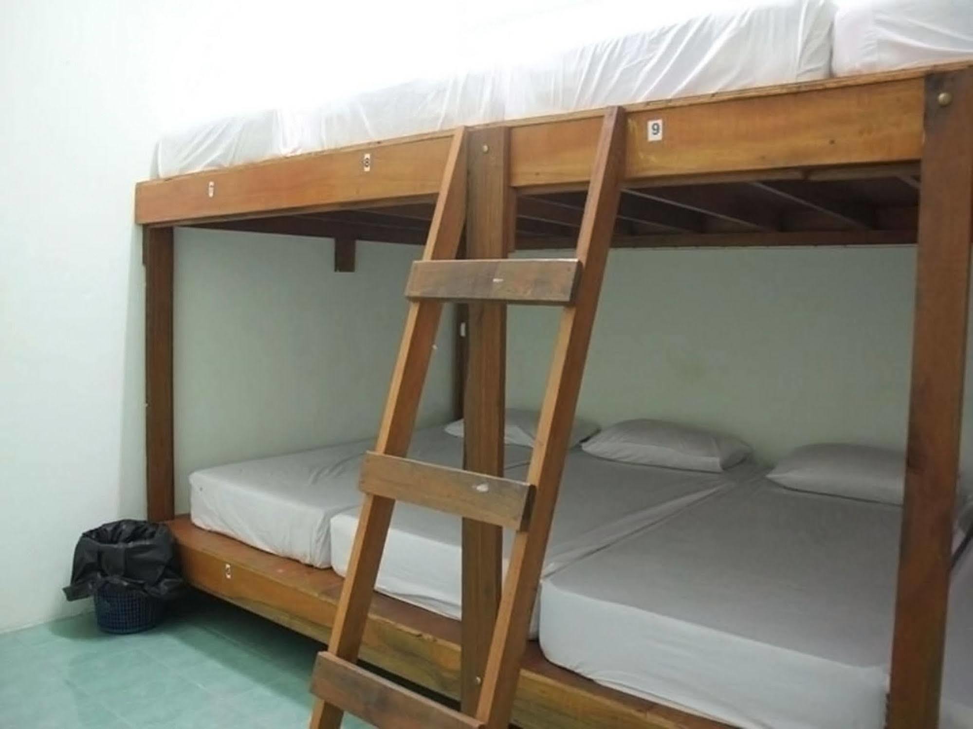 Wild & Wandering Backpacker Hostel & Bar هاد رين المظهر الخارجي الصورة