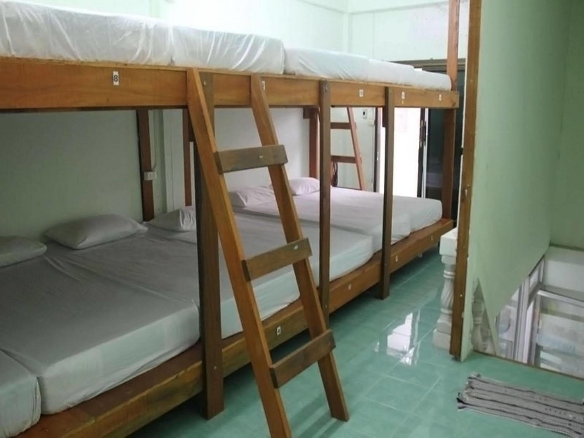 Wild & Wandering Backpacker Hostel & Bar هاد رين المظهر الخارجي الصورة