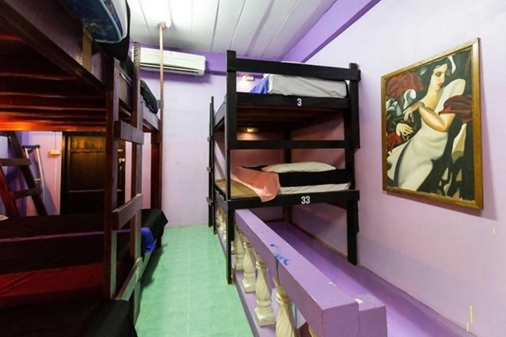 Wild & Wandering Backpacker Hostel & Bar هاد رين المظهر الخارجي الصورة