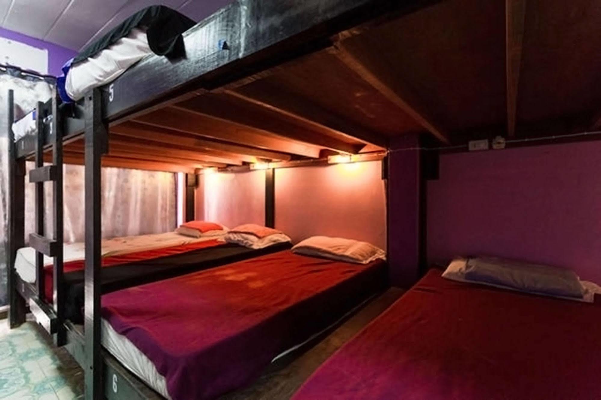 Wild & Wandering Backpacker Hostel & Bar هاد رين المظهر الخارجي الصورة
