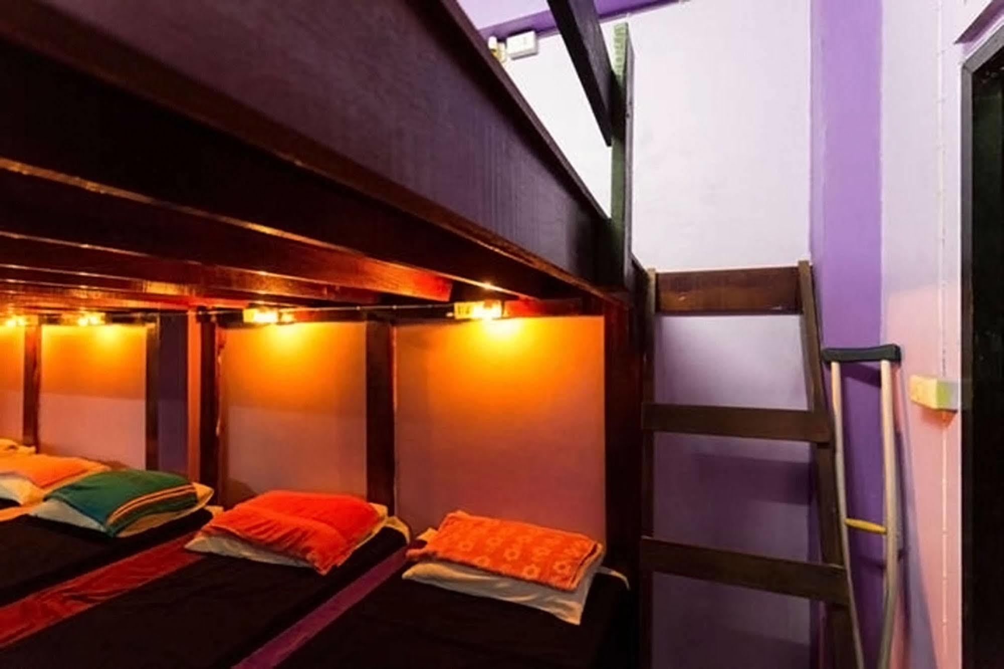 Wild & Wandering Backpacker Hostel & Bar هاد رين المظهر الخارجي الصورة