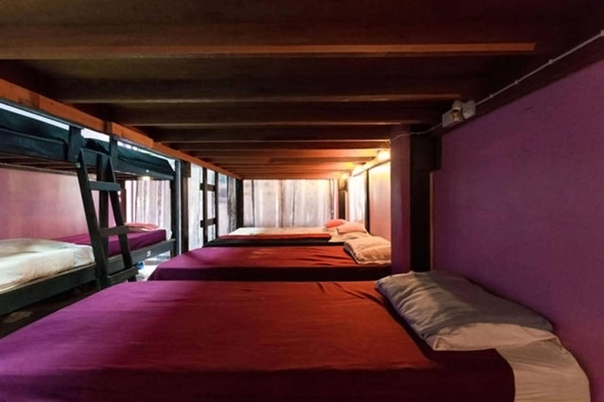 Wild & Wandering Backpacker Hostel & Bar هاد رين المظهر الخارجي الصورة