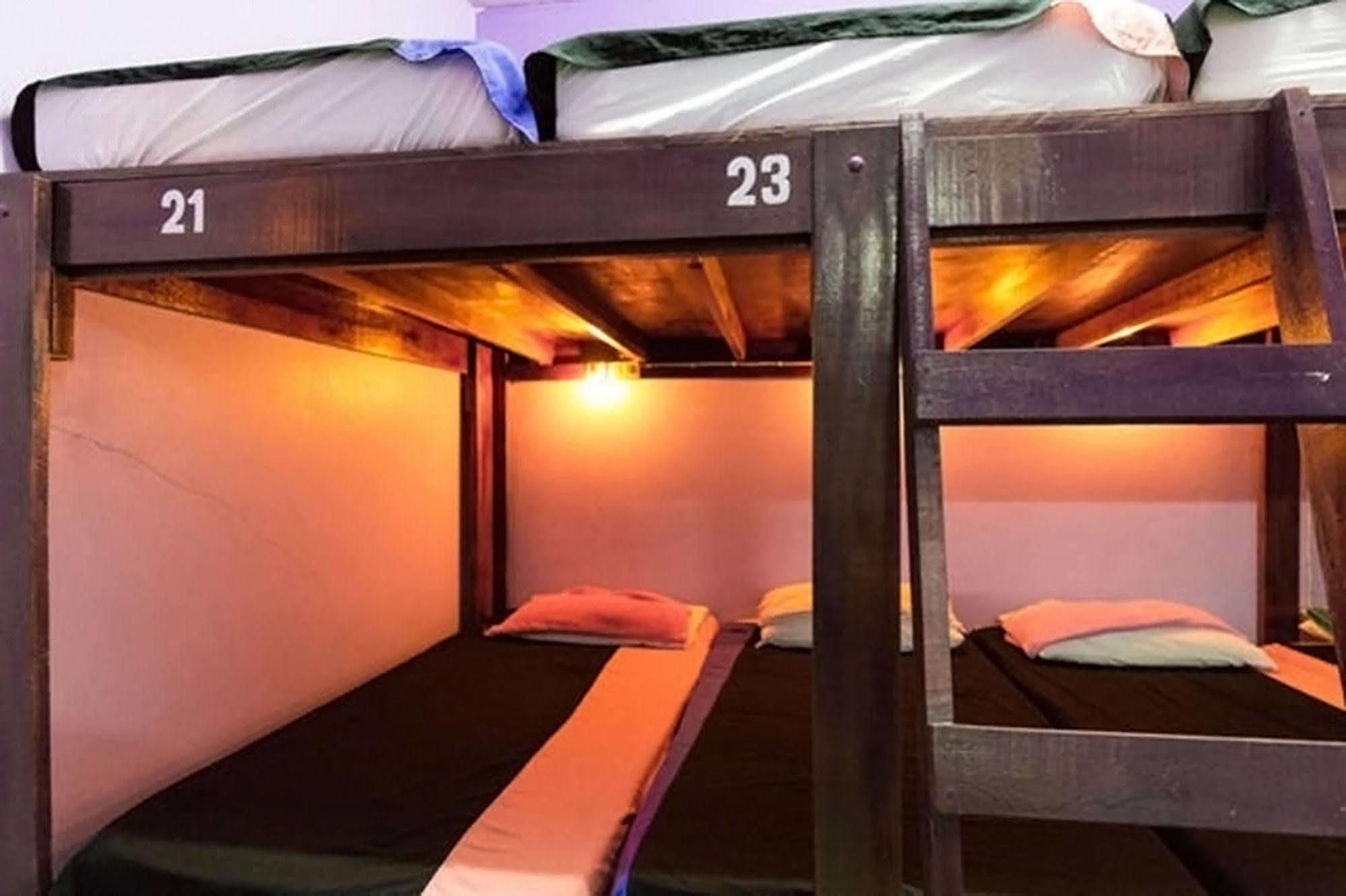 Wild & Wandering Backpacker Hostel & Bar هاد رين المظهر الخارجي الصورة