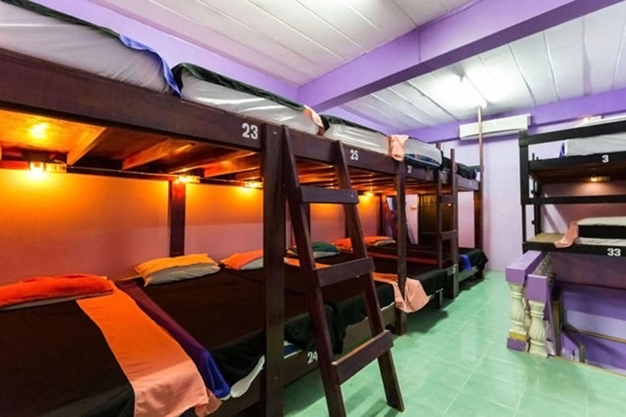 Wild & Wandering Backpacker Hostel & Bar هاد رين المظهر الخارجي الصورة