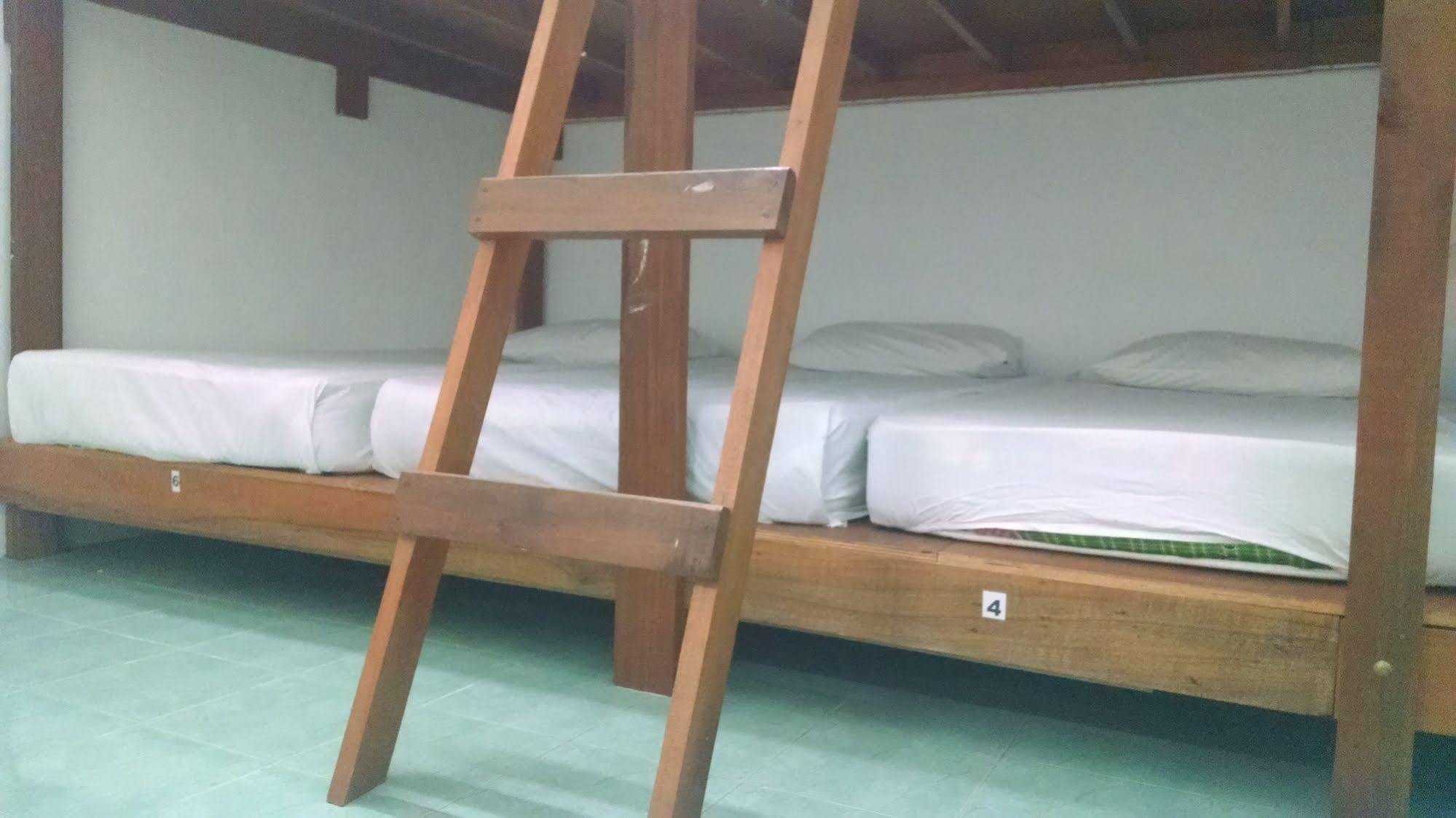 Wild & Wandering Backpacker Hostel & Bar هاد رين المظهر الخارجي الصورة