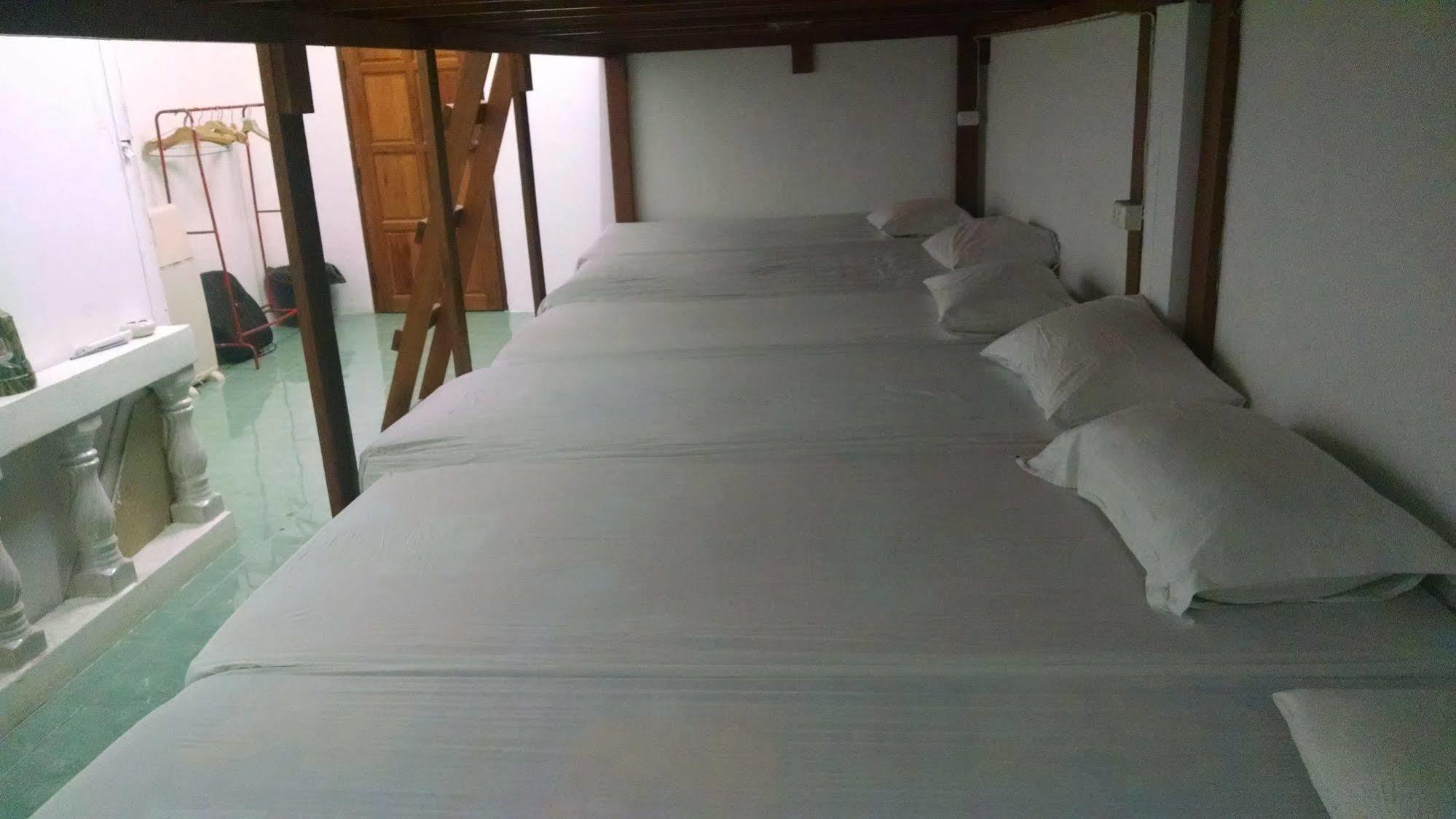 Wild & Wandering Backpacker Hostel & Bar هاد رين المظهر الخارجي الصورة