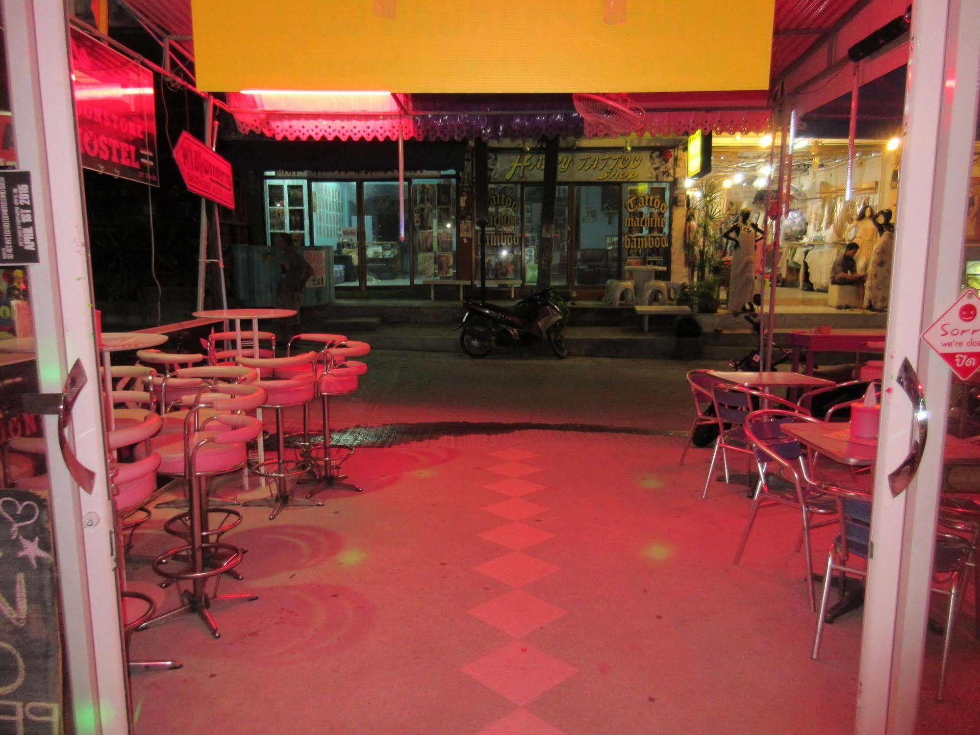 Wild & Wandering Backpacker Hostel & Bar هاد رين المظهر الخارجي الصورة