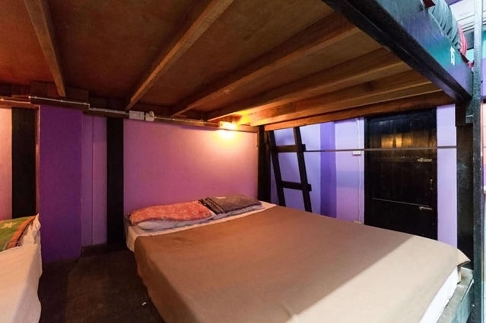 Wild & Wandering Backpacker Hostel & Bar هاد رين المظهر الخارجي الصورة