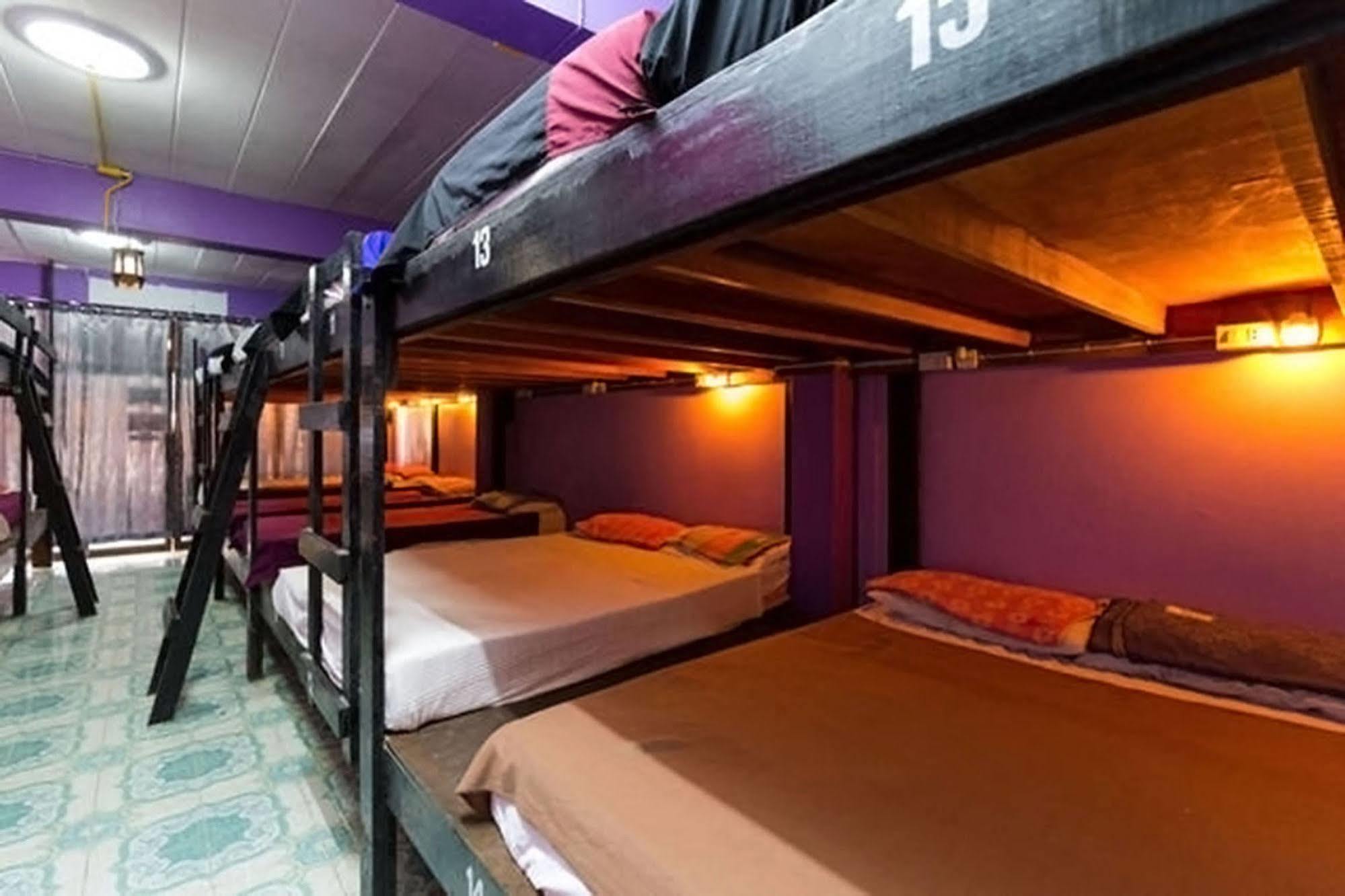 Wild & Wandering Backpacker Hostel & Bar هاد رين المظهر الخارجي الصورة