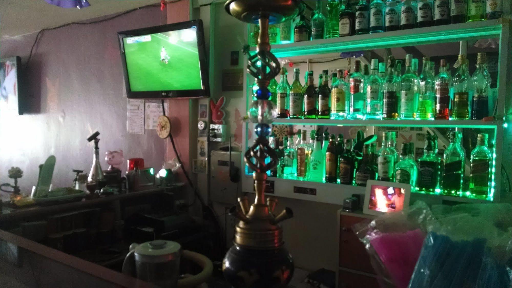 Wild & Wandering Backpacker Hostel & Bar هاد رين المظهر الخارجي الصورة